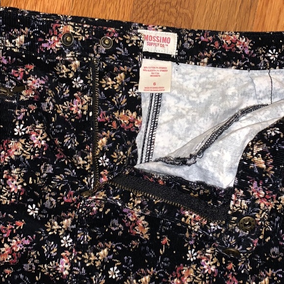 💛(3 for $20) skirt with front zipper pockets - Picture 2 of 3